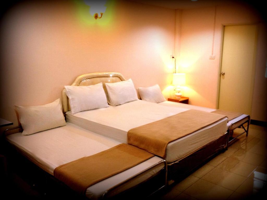 Somjai Place Ayutthaya Экстерьер фото